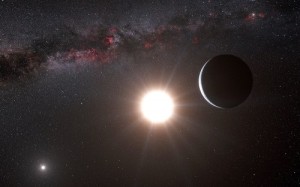 Cette vue d’artiste montre l’exoplanète sensiblement de même masse que la Terre détectée autour de l’étoile Alpha Centauri B, à moins de 4,3 années-lumière de nous. L’animation vidéo propose un survol du système stellaire d’Alpha Centauri et un gros plan sur l’exoplanète Alpha Centauri Bb.